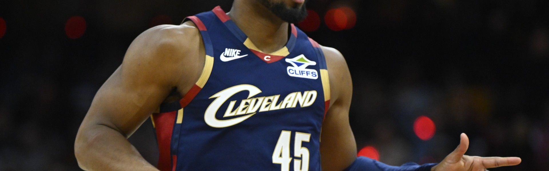 持续稳定输出！米切尔半场10中5&amp;三分5中2拿到12分4助攻