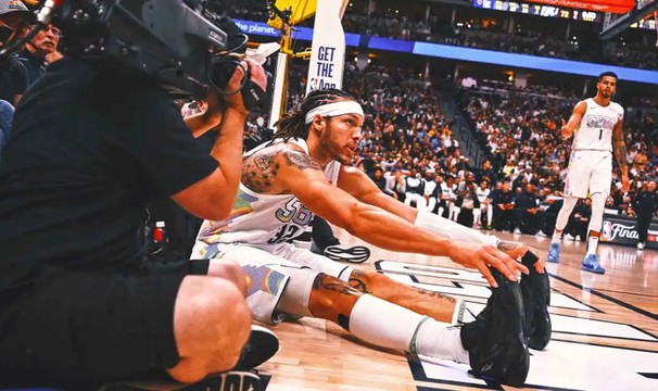 九游娱乐官方平台-掘金再遭重创！戈登因右腿筋拉伤至少缺席4-6周 曾因此连歇19场